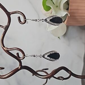 NEW BLACK TEARDROP SILVER RHINESTONE DANGLE PIERCED EARRINGS